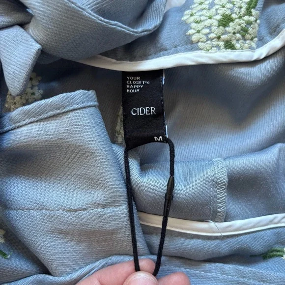 Like new Cider Floral embroidered overalls cottagecore size Medium - Picture 7 of 9